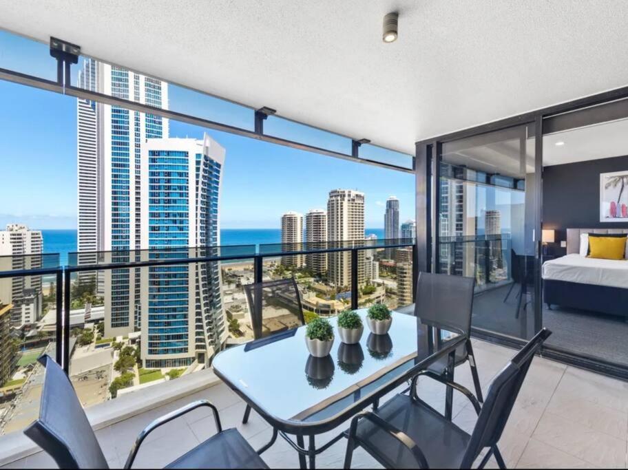 Pool, Gym, Cinema & Balcony! Apartment Gold Coast